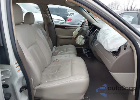 2004 Lincoln Town Car Ultimate из США, поврежденный, VIN 1LNHM83W04Y667787